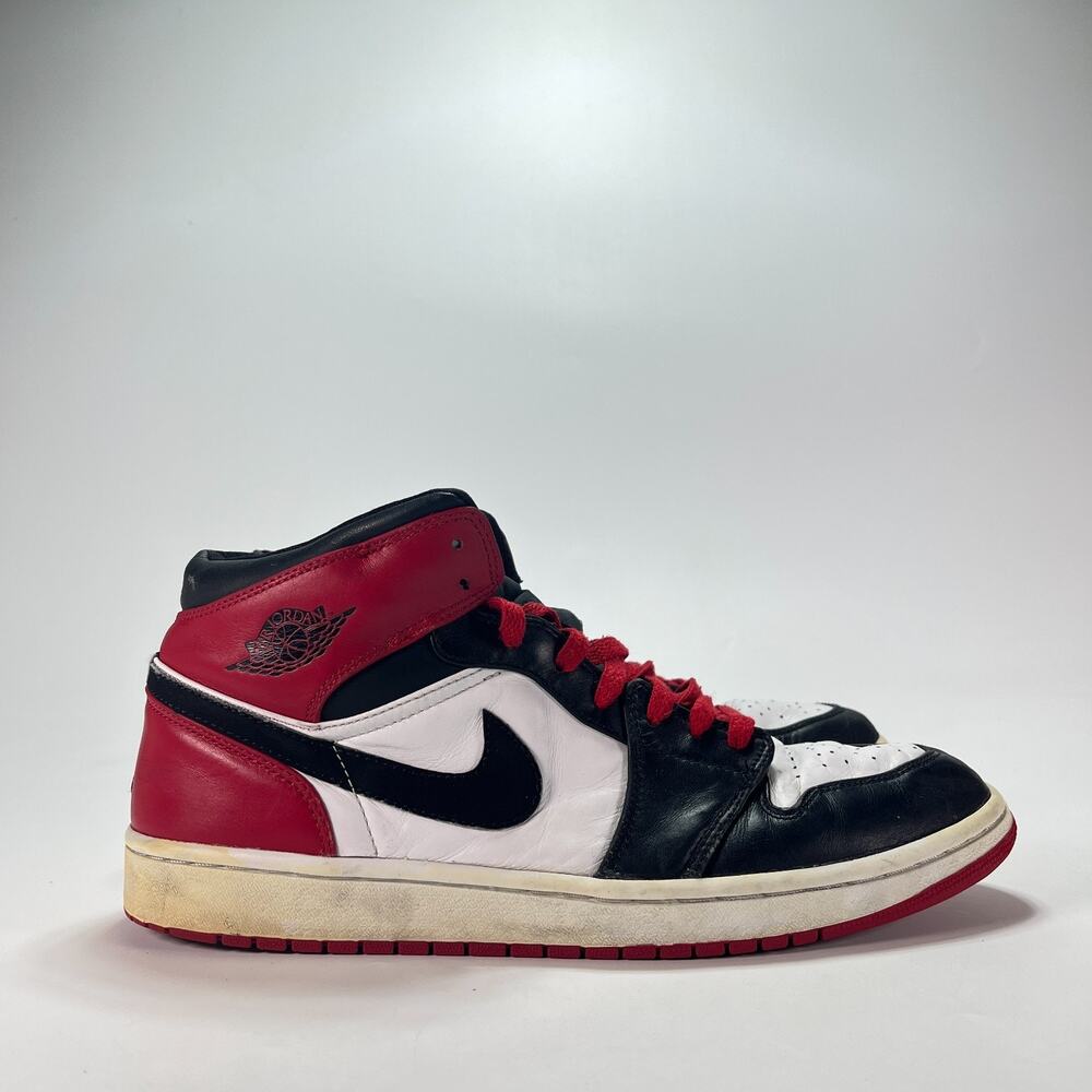 Air Jordan 1 Mid Chicago Black Red Mid Top Retro Lifestyle Sneakers Mens Size 12